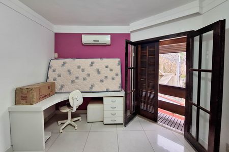 Casa de condomínio à venda com 380m², 3 quartos e 6 vagas Casa de condomínio à venda com 380m², 3 quartos e 6 vagasQuarto 1