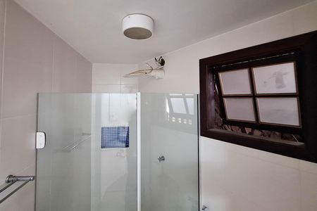 Casa de condomínio à venda com 380m², 3 quartos e 6 vagas Casa de condomínio à venda com 380m², 3 quartos e 6 vagasBanheiro 2