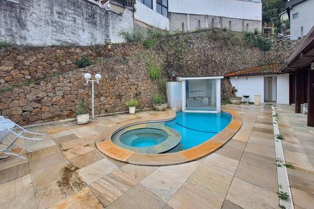 Casa de condomínio à venda com 380m², 3 quartos e 6 vagas Casa de condomínio à venda com 380m², 3 quartos e 6 vagasQuintal