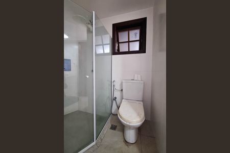 Casa de condomínio à venda com 380m², 3 quartos e 6 vagas Casa de condomínio à venda com 380m², 3 quartos e 6 vagasBanheiro 2