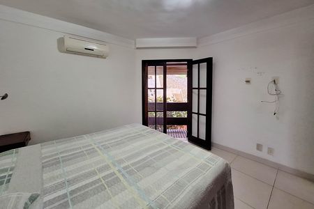 Casa de condomínio à venda com 380m², 3 quartos e 6 vagas Casa de condomínio à venda com 380m², 3 quartos e 6 vagasSuíte 1
