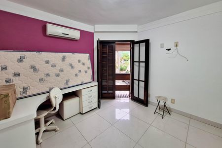 Casa de condomínio à venda com 380m², 3 quartos e 6 vagas Casa de condomínio à venda com 380m², 3 quartos e 6 vagasQuarto 1