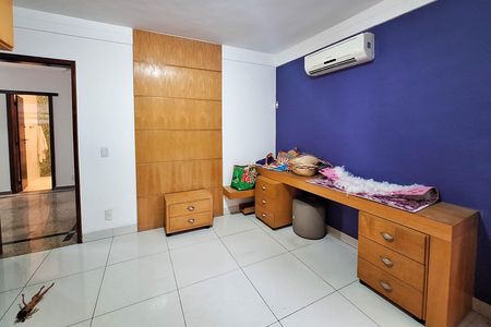 Casa de condomínio à venda com 380m², 3 quartos e 6 vagas Casa de condomínio à venda com 380m², 3 quartos e 6 vagasQuarto 2