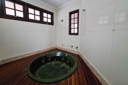 Casa de condomínio à venda com 380m², 3 quartos e 6 vagas Casa de condomínio à venda com 380m², 3 quartos e 6 vagasBanheiro da Suíte 1
