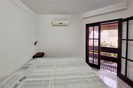 Casa de condomínio à venda com 380m², 3 quartos e 6 vagas Casa de condomínio à venda com 380m², 3 quartos e 6 vagasSuíte 1