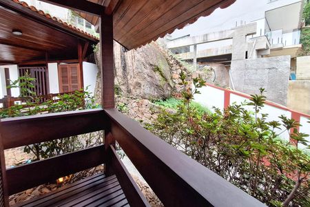 Casa de condomínio à venda com 380m², 3 quartos e 6 vagas Casa de condomínio à venda com 380m², 3 quartos e 6 vagasSuíte 1