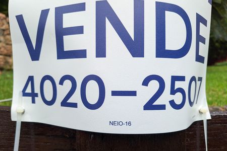 Casa de condomínio à venda com 380m², 3 quartos e 6 vagas Casa de condomínio à venda com 380m², 3 quartos e 6 vagasplaca