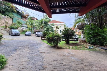 Casa de condomínio à venda com 380m², 3 quartos e 6 vagas Casa de condomínio à venda com 380m², 3 quartos e 6 vagasQuintal