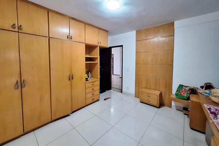Casa de condomínio à venda com 380m², 3 quartos e 6 vagas Casa de condomínio à venda com 380m², 3 quartos e 6 vagasQuarto 2