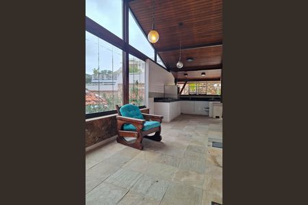 Casa de condomínio à venda com 380m², 3 quartos e 6 vagas Casa de condomínio à venda com 380m², 3 quartos e 6 vagasQuintal