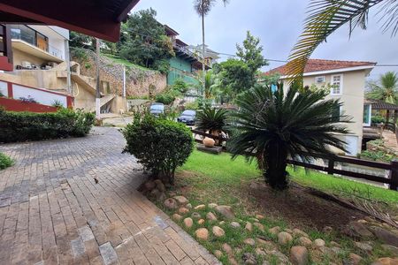 Casa de condomínio à venda com 380m², 3 quartos e 6 vagas Casa de condomínio à venda com 380m², 3 quartos e 6 vagasQuintal