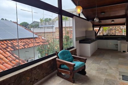Casa de condomínio à venda com 380m², 3 quartos e 6 vagas Casa de condomínio à venda com 380m², 3 quartos e 6 vagasQuintal