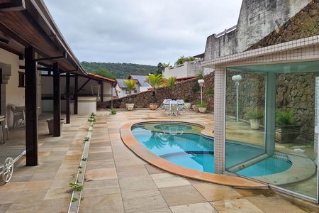 Casa de condomínio à venda com 380m², 3 quartos e 6 vagas Casa de condomínio à venda com 380m², 3 quartos e 6 vagasQuintal