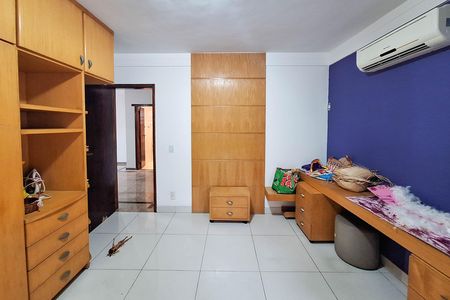 Casa de condomínio à venda com 380m², 3 quartos e 6 vagas Casa de condomínio à venda com 380m², 3 quartos e 6 vagasQuarto 2