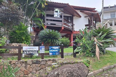 Casa de condomínio à venda com 380m², 3 quartos e 6 vagas Casa de condomínio à venda com 380m², 3 quartos e 6 vagasplaca