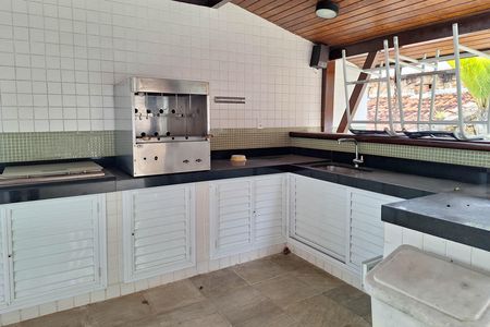 Casa de condomínio à venda com 380m², 3 quartos e 6 vagas Casa de condomínio à venda com 380m², 3 quartos e 6 vagasQuintal