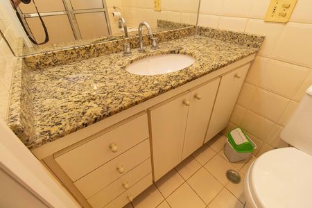 Apartamento à venda com 79m², 3 quartos e 2 vagas Apartamento à venda com 79m², 3 quartos e 2 vagasBanheiro da Suíte