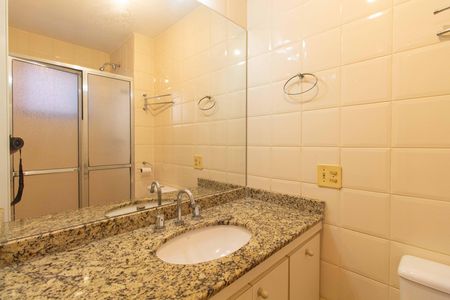 Apartamento à venda com 79m², 3 quartos e 2 vagas Apartamento à venda com 79m², 3 quartos e 2 vagasBanheiro da Suíte