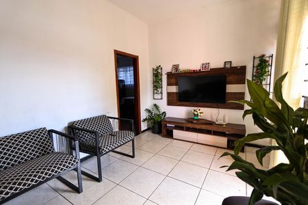Sala de casa para alugar com 3 quartos, 250m² em Nova Cachoeirinha, Belo Horizonte