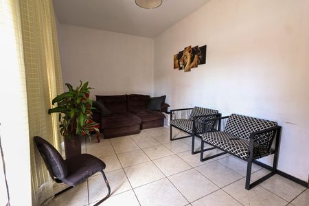 Sala de casa para alugar com 3 quartos, 250m² em Nova Cachoeirinha, Belo Horizonte