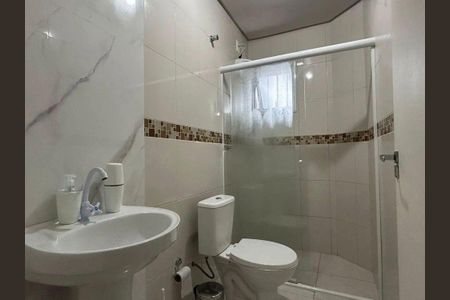 Banheiro de apartamento para alugar com 2 quartos, 49m² em Rubem Berta, Porto Alegre