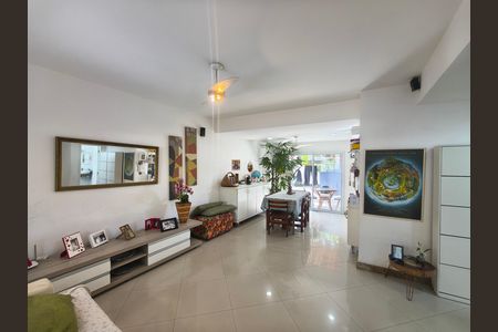 Casa de Condomínio para alugar com 4 quartos, 400m² em Jacarepaguá, Rio de Janeiro