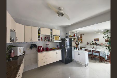 Casa de condomínio para alugar com 400m², 4 quartos e 2 vagas
