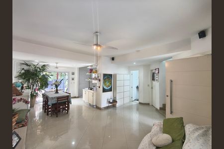 Casa de Condomínio para alugar com 4 quartos, 400m² em Jacarepaguá, Rio de Janeiro