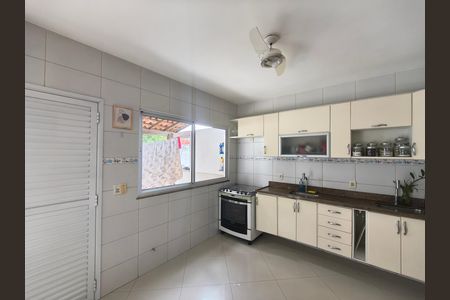 Casa de condomínio para alugar com 400m², 4 quartos e 2 vagas
