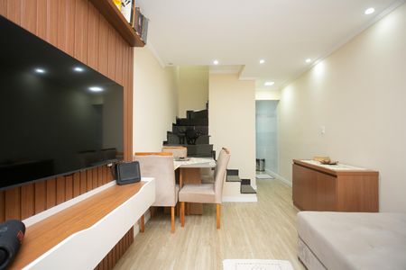 Sala  de casa de condomínio para alugar com 2 quartos, 59m² em Parada Xv de Novembro, São Paulo