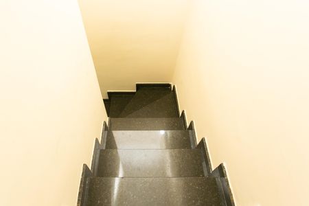 Casa de condomínio à venda com 59m², 2 quartos e 1 vaga Casa de condomínio à venda com 59m², 2 quartos e 1 vagaEscada