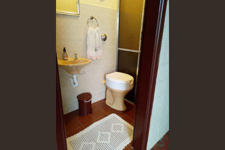 Casa à venda com 224m², 3 quartos e 2 vagas Casa à venda com 224m², 3 quartos e 2 vagasBanheiro
