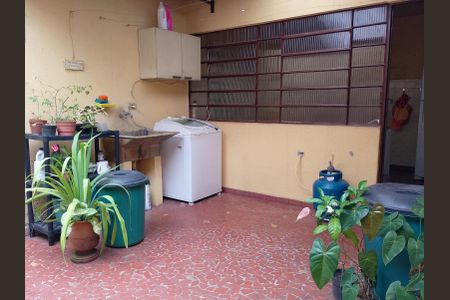 Casa à venda com 224m², 3 quartos e 2 vagas Casa à venda com 224m², 3 quartos e 2 vagasÁrea externa