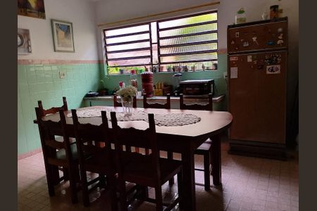 Casa à venda com 224m², 3 quartos e 2 vagas Casa à venda com 224m², 3 quartos e 2 vagasCozinha