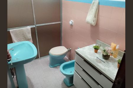 Casa à venda com 224m², 3 quartos e 2 vagas Casa à venda com 224m², 3 quartos e 2 vagasBanheiro