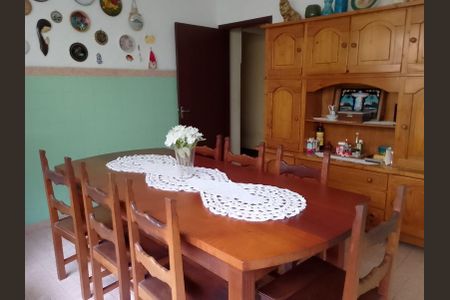 Casa à venda com 224m², 3 quartos e 2 vagas Casa à venda com 224m², 3 quartos e 2 vagasSala de jantar