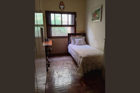 Casa à venda com 224m², 3 quartos e 2 vagas Casa à venda com 224m², 3 quartos e 2 vagasQuarto