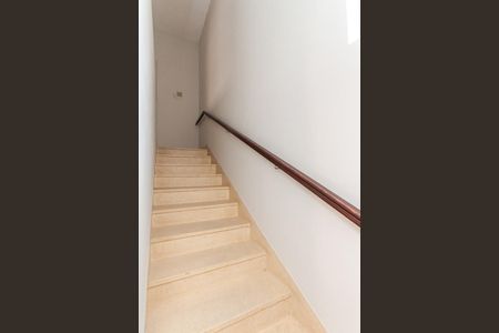 Casa à venda com 230m², 3 quartos e 1 vagaEscada