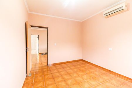 Quarto 1 de casa para alugar com 3 quartos, 300m² em Cidade Líder, São Paulo