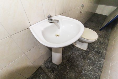 Casa para alugar com 300m², 3 quartos e 4 vagas Casa para alugar com 300m², 3 quartos e 4 vagasBanheiro de Serviço
