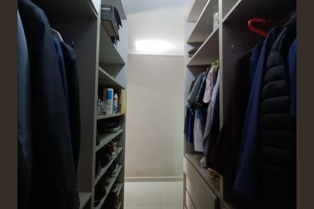 Casa para alugar com 300m², 3 quartos e 8 vagas Casa para alugar com 300m², 3 quartos e 8 vagasCloset da suíte