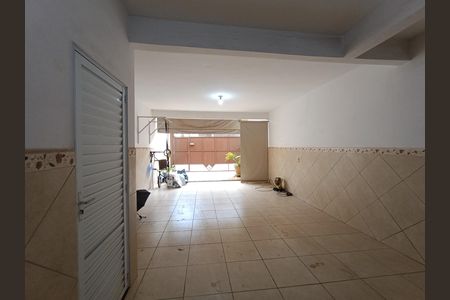 Casa para alugar com 300m², 3 quartos e 8 vagas Casa para alugar com 300m², 3 quartos e 8 vagasGaragem