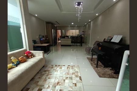 Casa para alugar com 300m², 3 quartos e 8 vagas Casa para alugar com 300m², 3 quartos e 8 vagasSala de Jantar