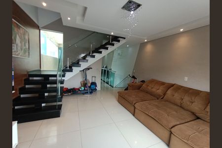 Sala de casa para alugar com 3 quartos, 300m² em Jardim Sao Roberto, São Paulo
