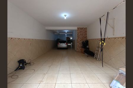 Garagem de casa para alugar com 3 quartos, 300m² em Jardim Sao Roberto, São Paulo