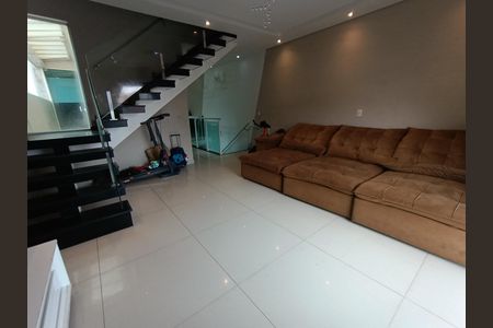 Casa para alugar com 300m², 3 quartos e 8 vagas Casa para alugar com 300m², 3 quartos e 8 vagasSala