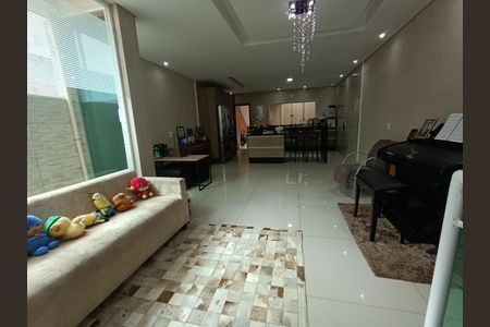 Casa para alugar com 300m², 3 quartos e 8 vagas Casa para alugar com 300m², 3 quartos e 8 vagasSala de Jantar