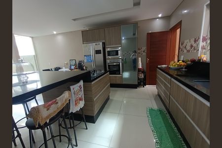 Casa para alugar com 300m², 3 quartos e 8 vagas Casa para alugar com 300m², 3 quartos e 8 vagasCozinha