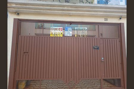 Casa para alugar com 300m², 3 quartos e 8 vagas Casa para alugar com 300m², 3 quartos e 8 vagasFachada e portão