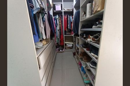 Casa para alugar com 300m², 3 quartos e 8 vagas Casa para alugar com 300m², 3 quartos e 8 vagasCloset da suíte